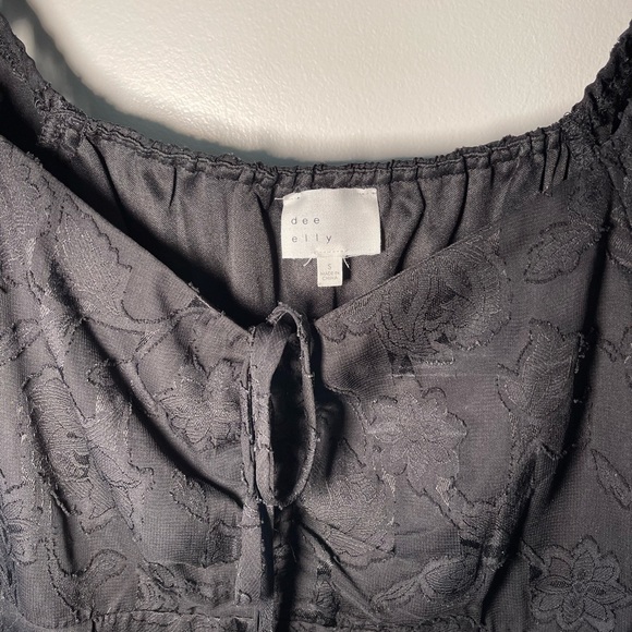 Black Lace Crop Blouse - Picture 2 of 5